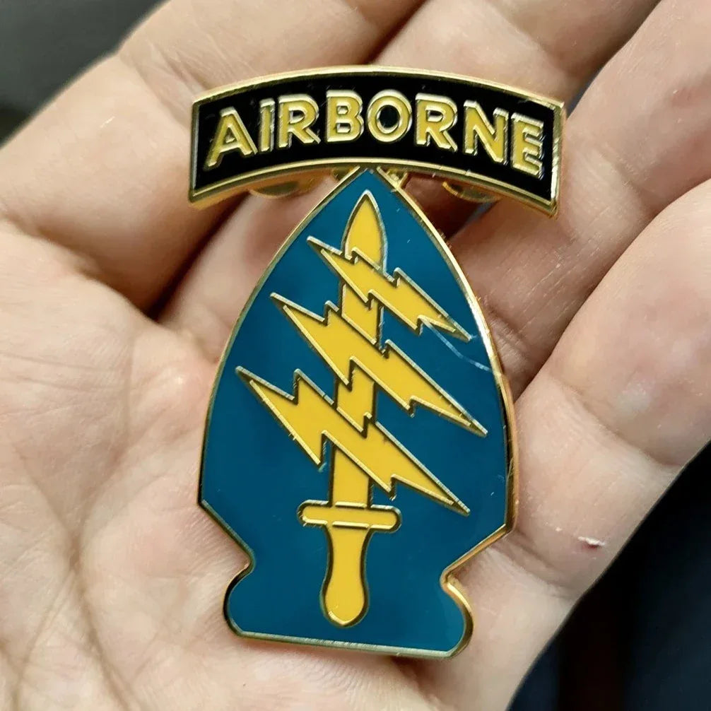 Ancien Insigne De L'Armée Belge – Badine Vintage Avec Crochets (occasion, Défauts)